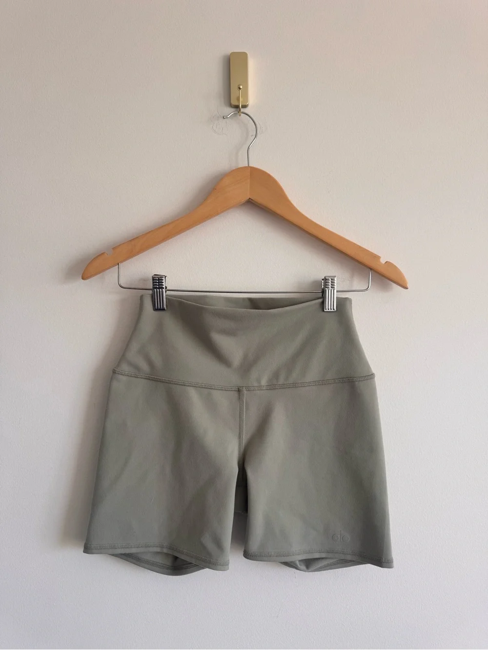 ALO Yoga | Sage Green High Waist Airbrush 5”Biker Shorts ~ Small